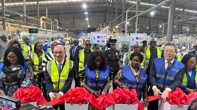 彩启动仪式：助力当地民生建设树立“一带一路”合作典范j9九游会(中国)网站加纳副总统出席乐舒适新产线剪(图3)